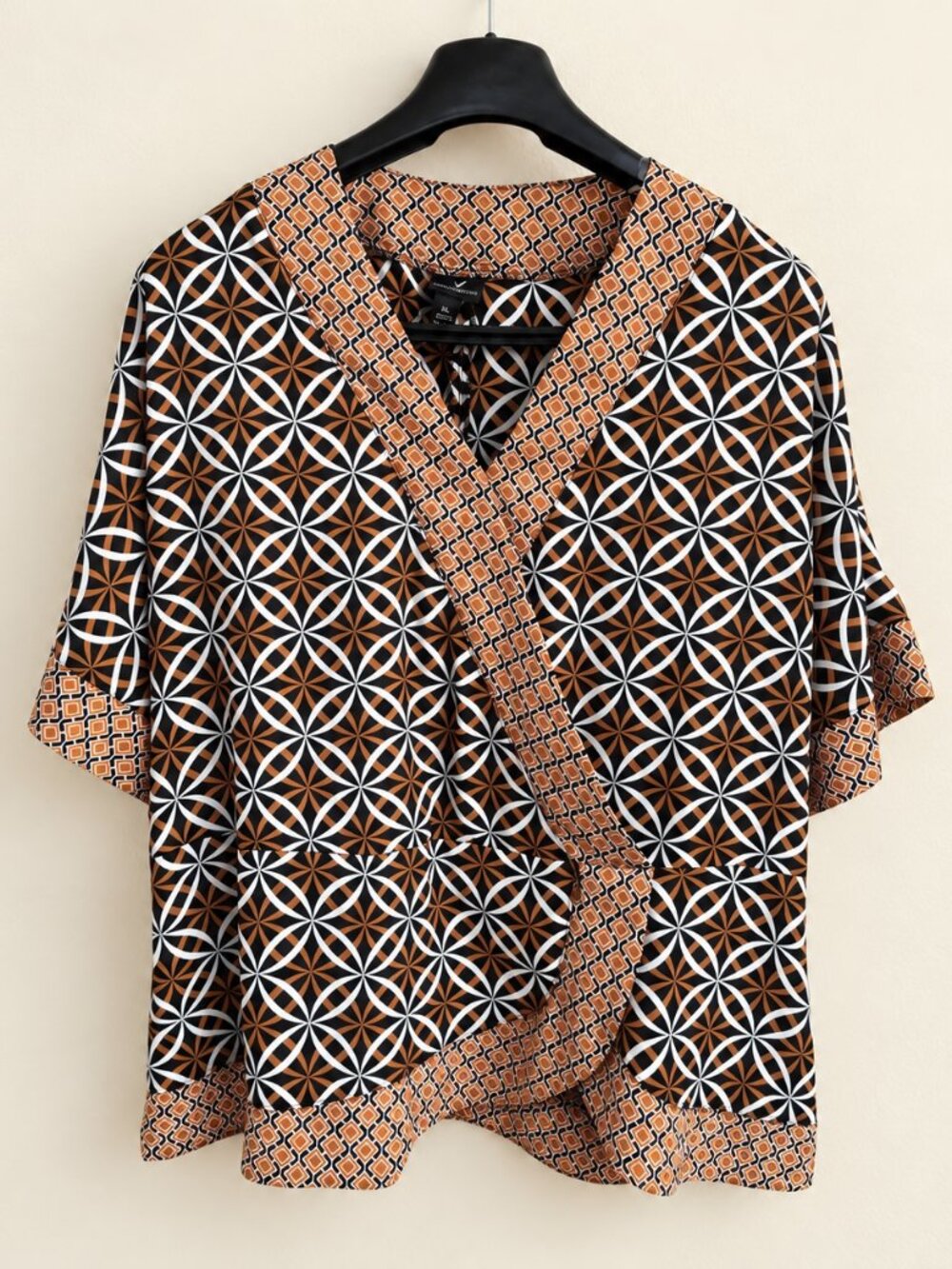 Worthington XL Geometric Print Blouse Black Rust White Contrast Trim V Neck